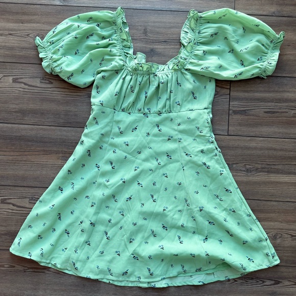 Off-shoulder floral sundress - Picture 3 of 5